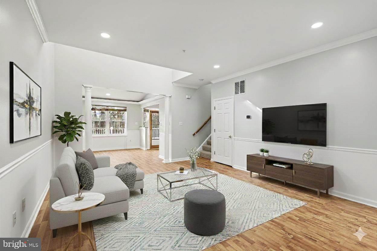 CONSTANT FRIENDSHIP - Residential