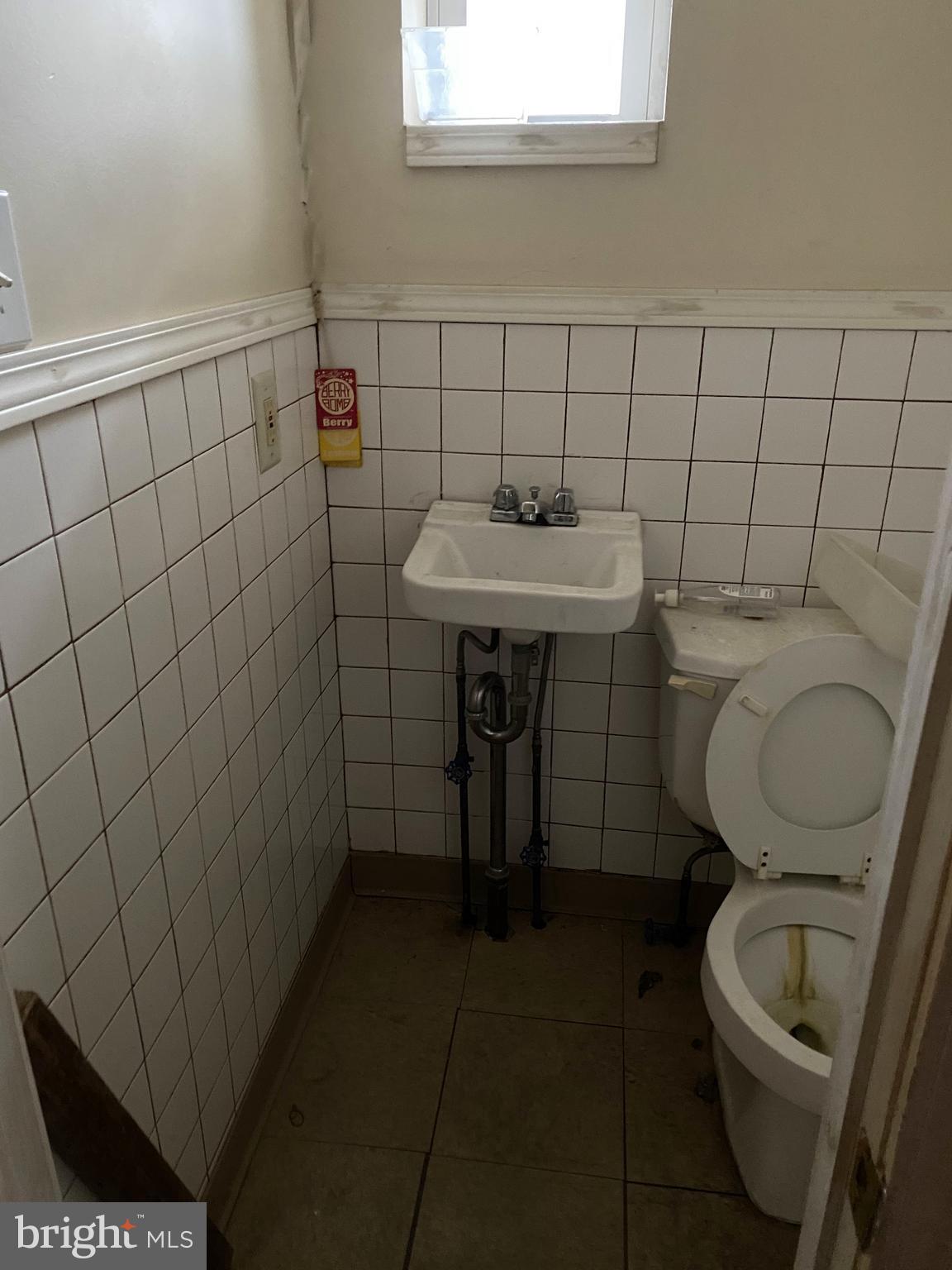 PHILADELPHIA (NORTHWEST) - Commercial Sale