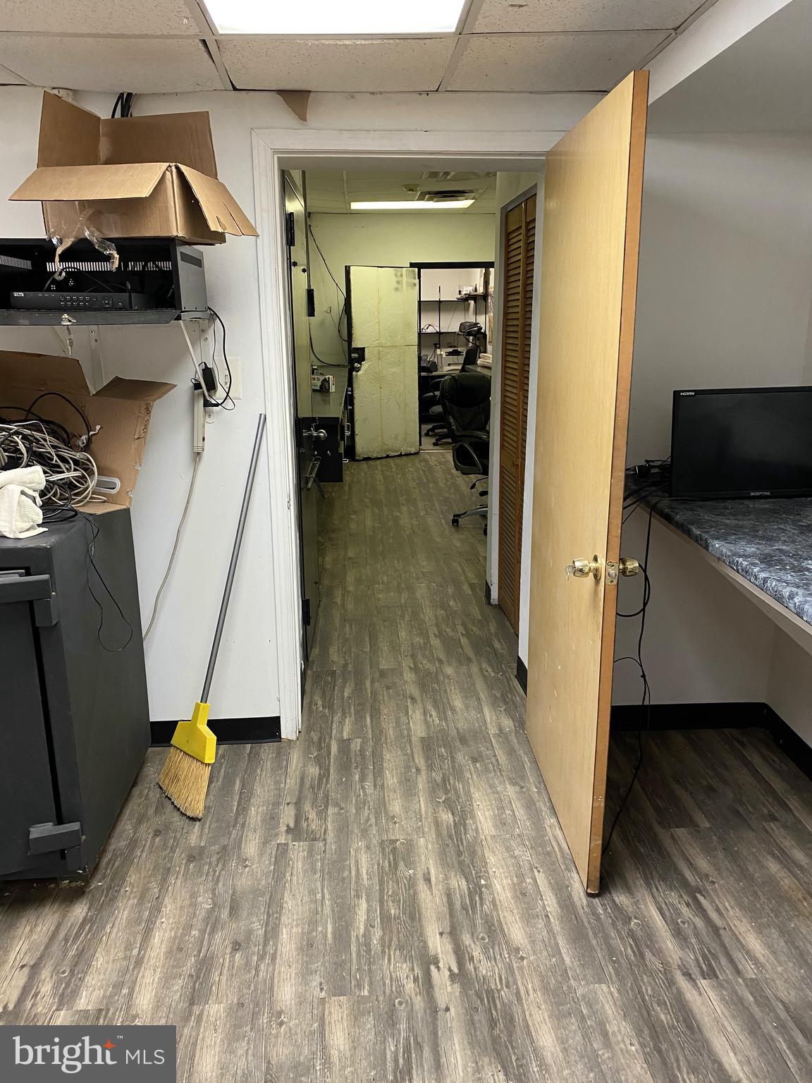 PHILADELPHIA (NORTHWEST) - Commercial Sale