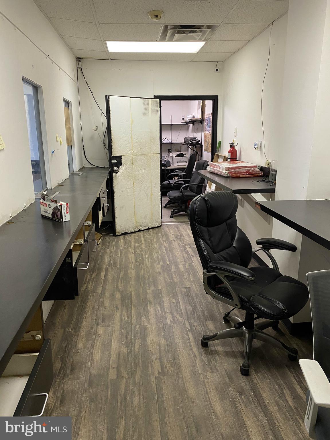 PHILADELPHIA (NORTHWEST) - Commercial Sale