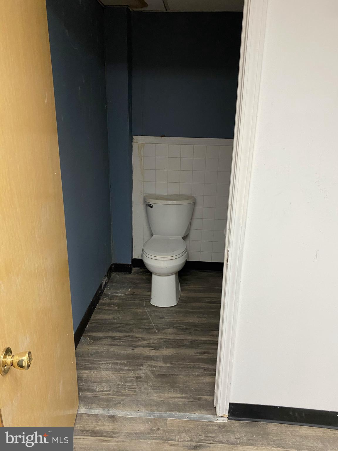 PHILADELPHIA (NORTHWEST) - Commercial Sale