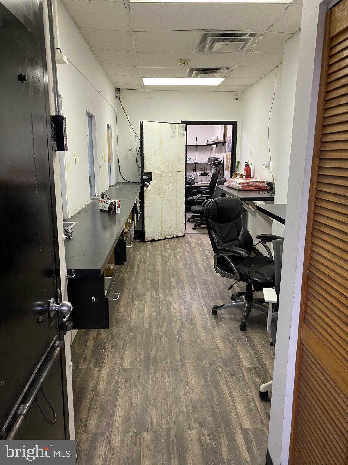 PHILADELPHIA (NORTHWEST) - Commercial Sale