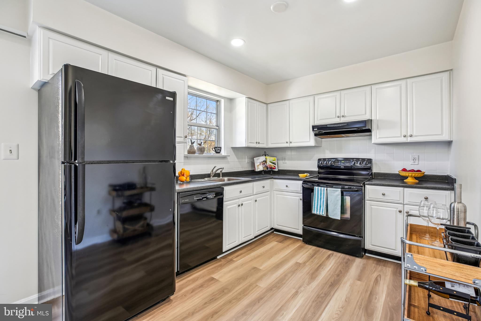 VALLEY STREAM ESTATES - Residential