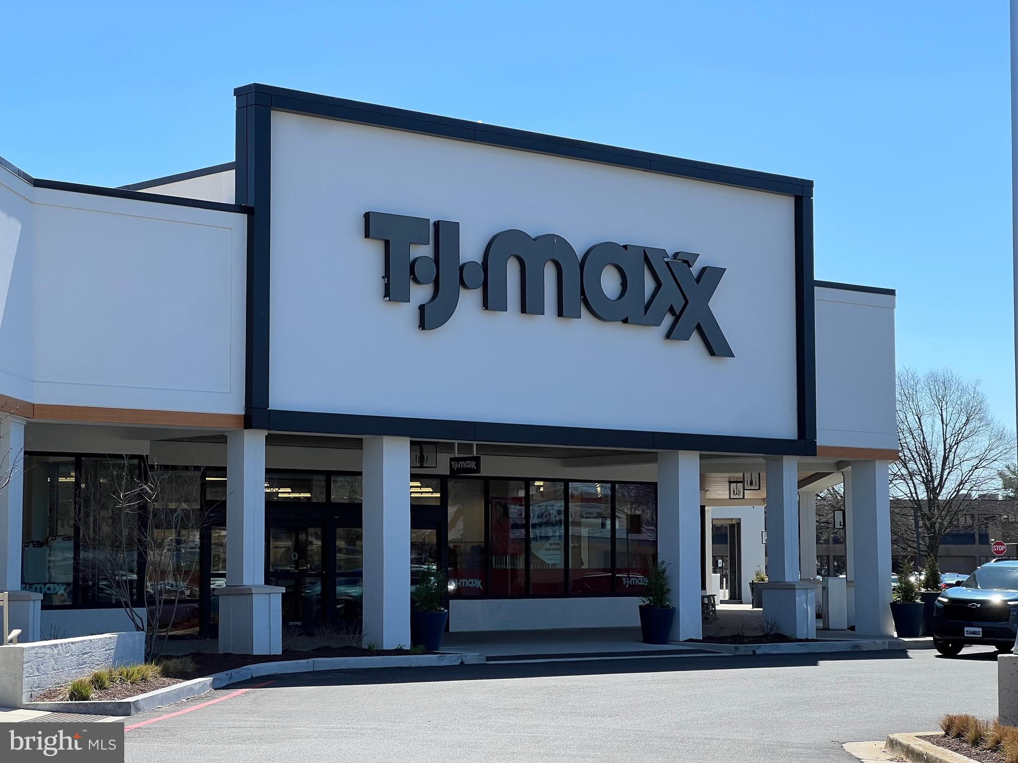 VALLEY STREAM ESTATES - Residential