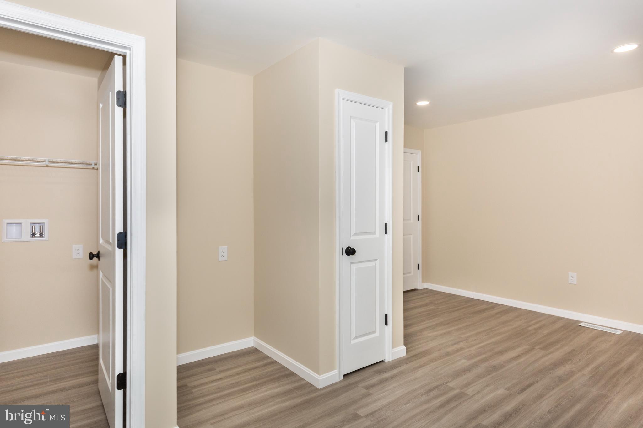 COLONIAL RIDGE - Residential