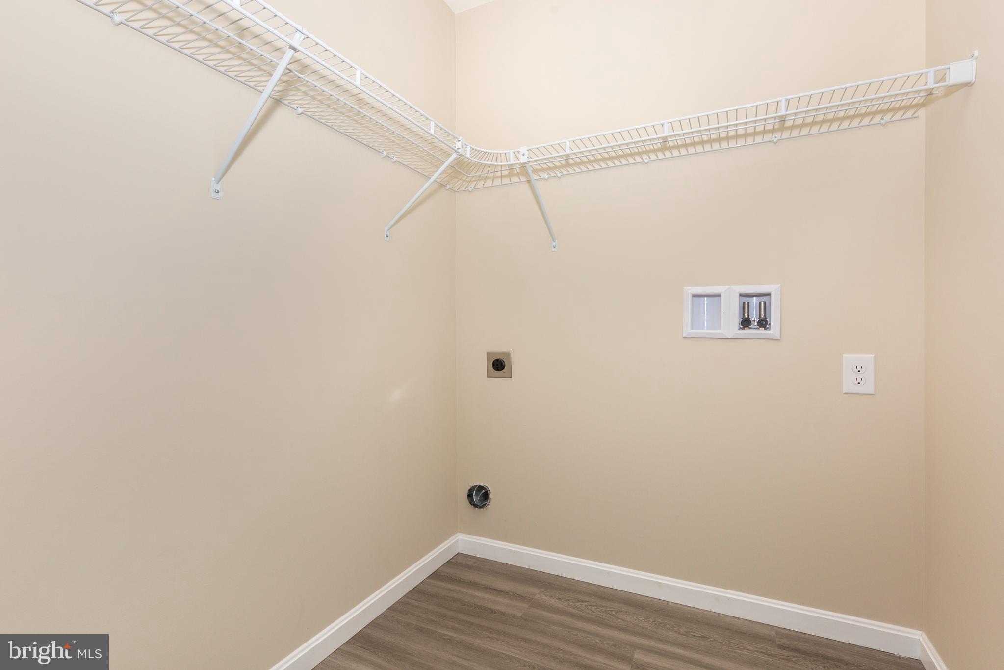 COLONIAL RIDGE - Residential