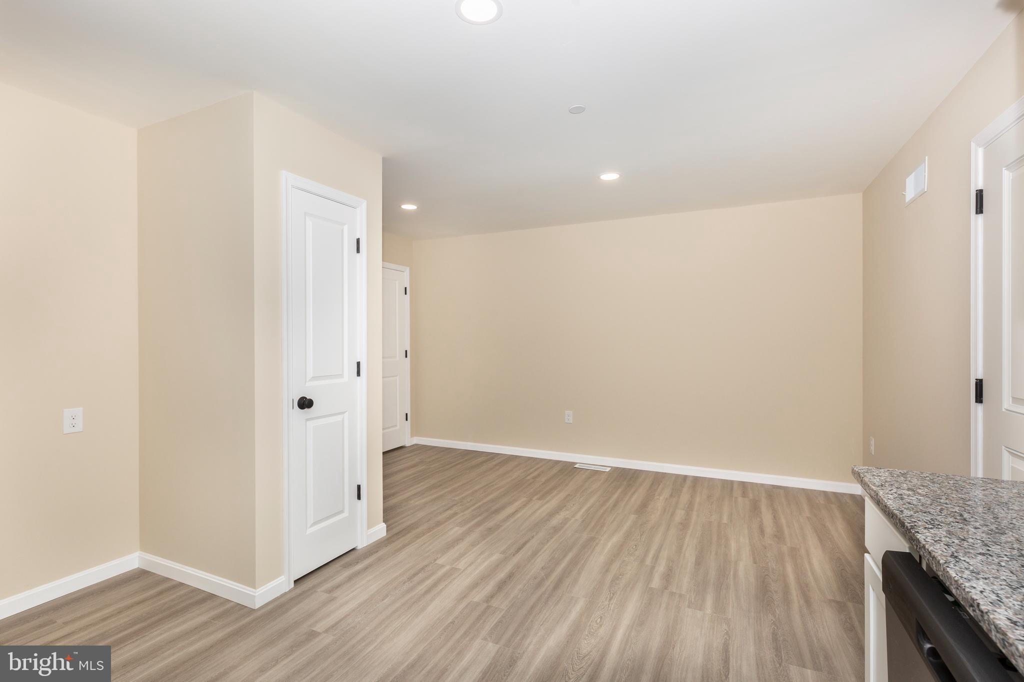 COLONIAL RIDGE - Residential