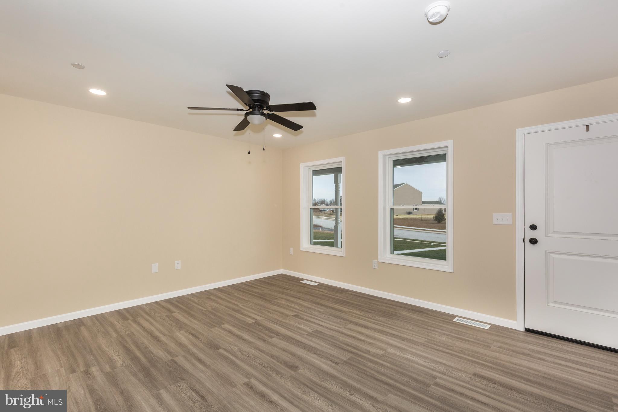 COLONIAL RIDGE - Residential