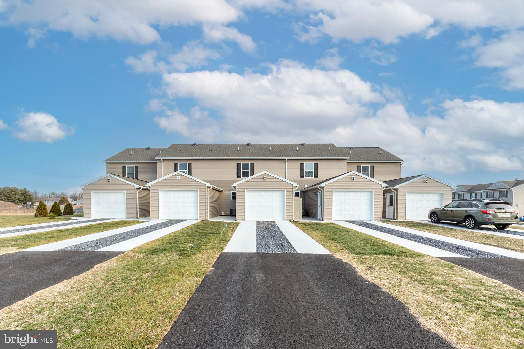 COLONIAL RIDGE - Residential