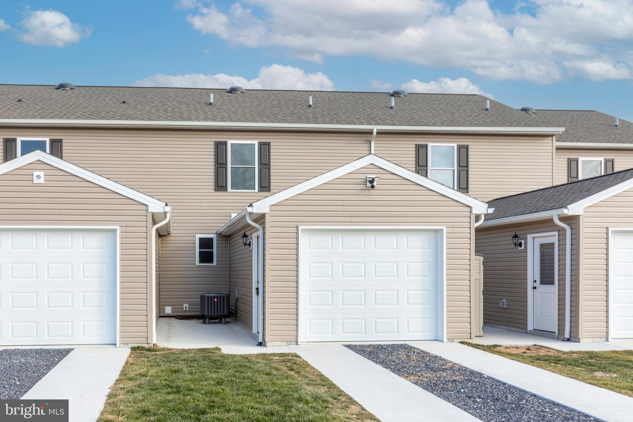 COLONIAL RIDGE - Residential