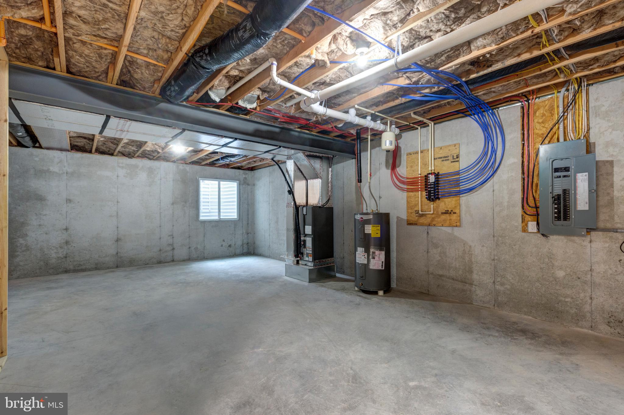 COLONIAL RIDGE - Residential