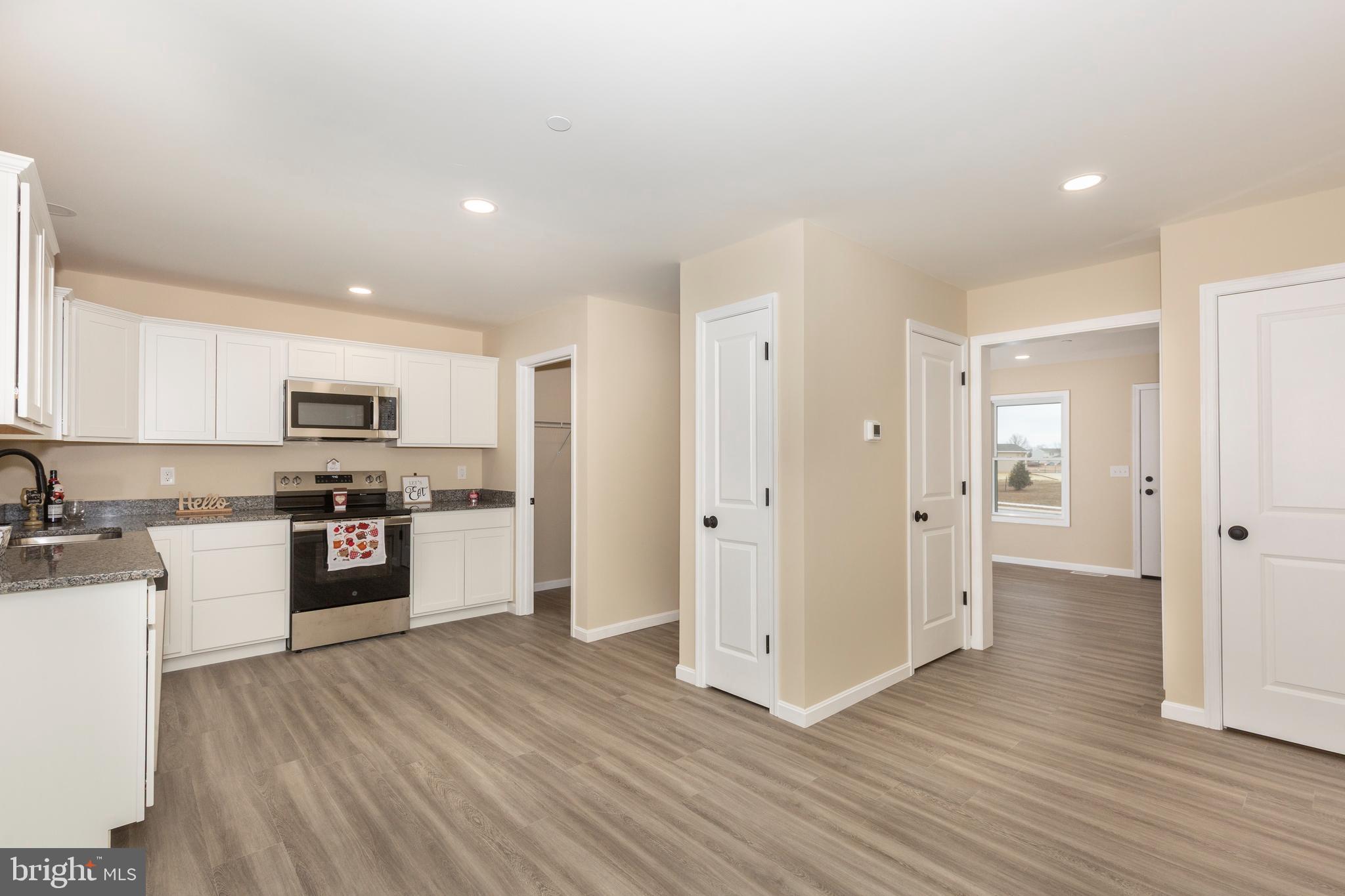 COLONIAL RIDGE - Residential