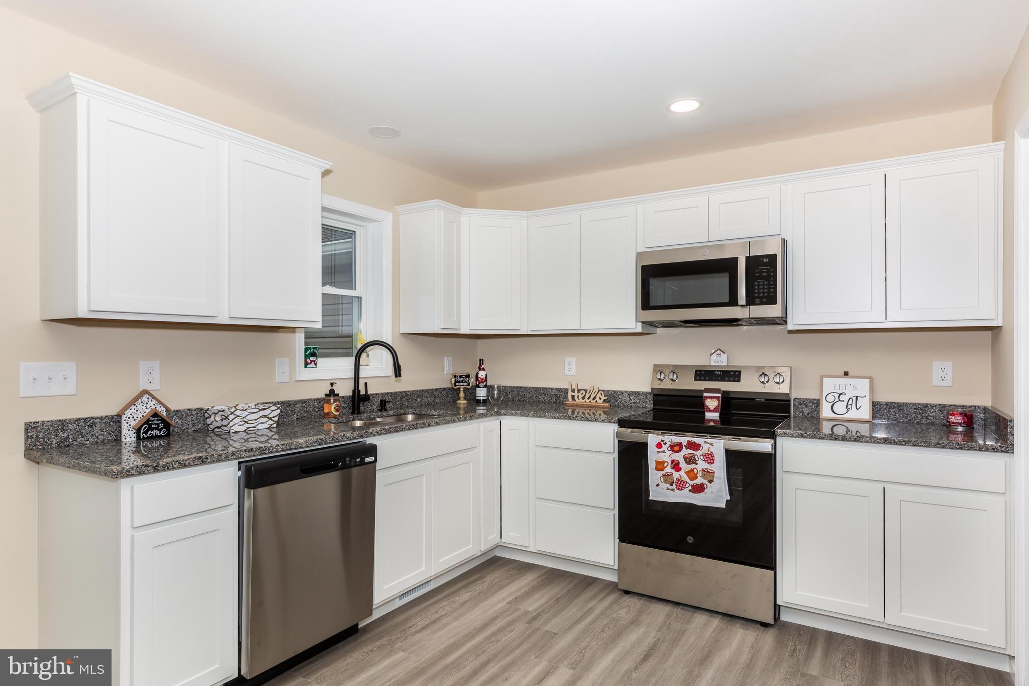 COLONIAL RIDGE - Residential