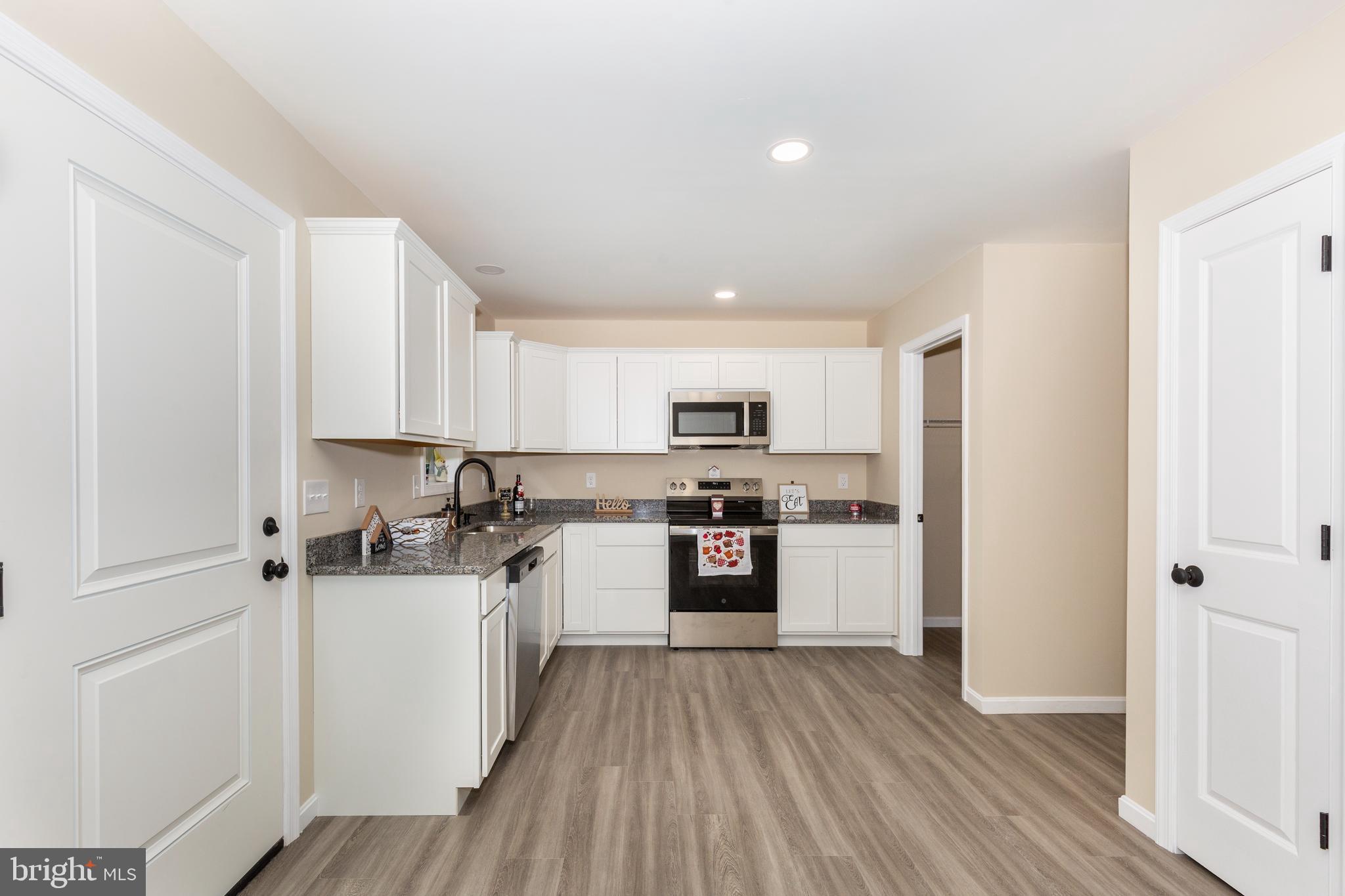 COLONIAL RIDGE - Residential