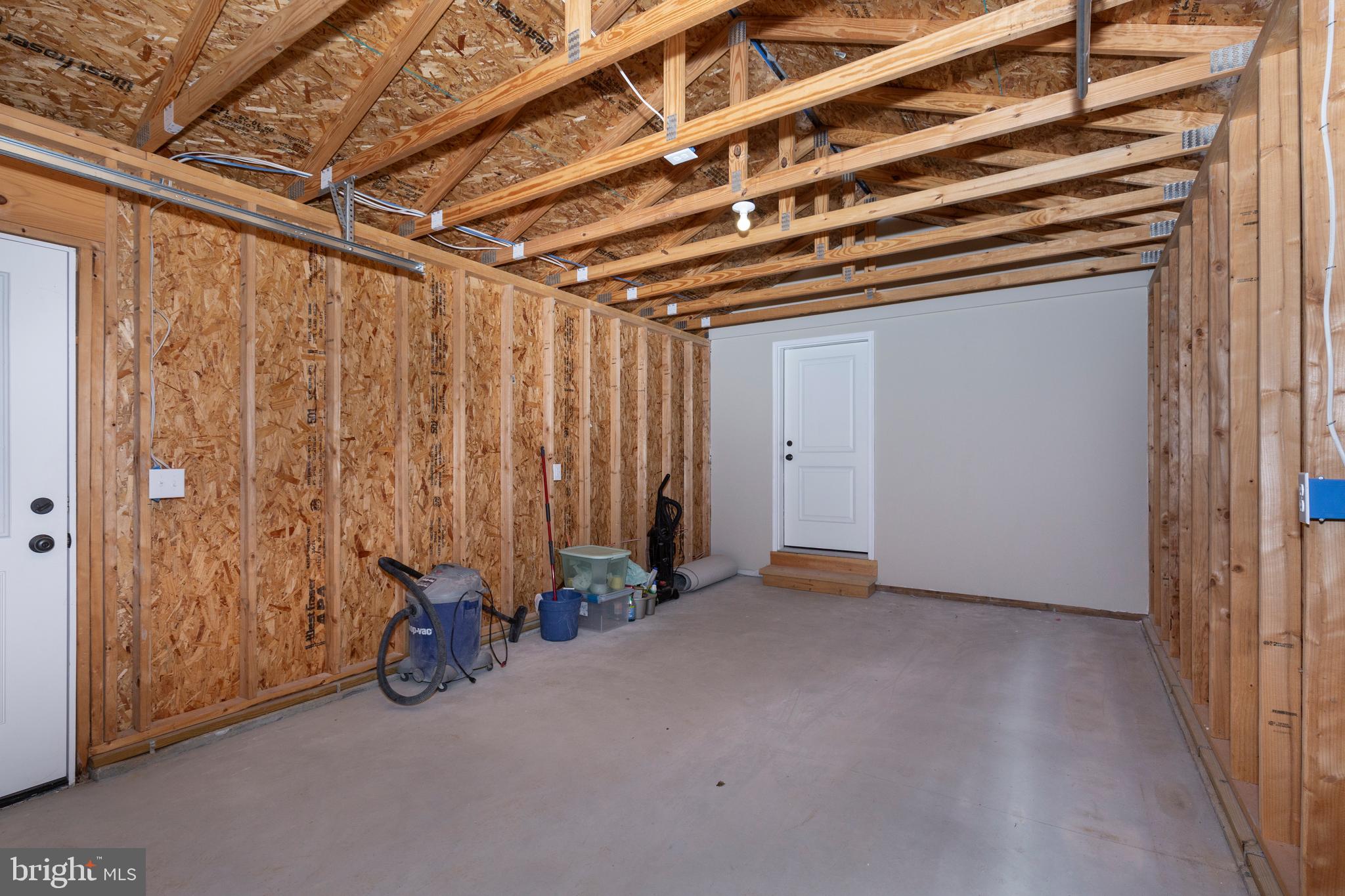 COLONIAL RIDGE - Residential