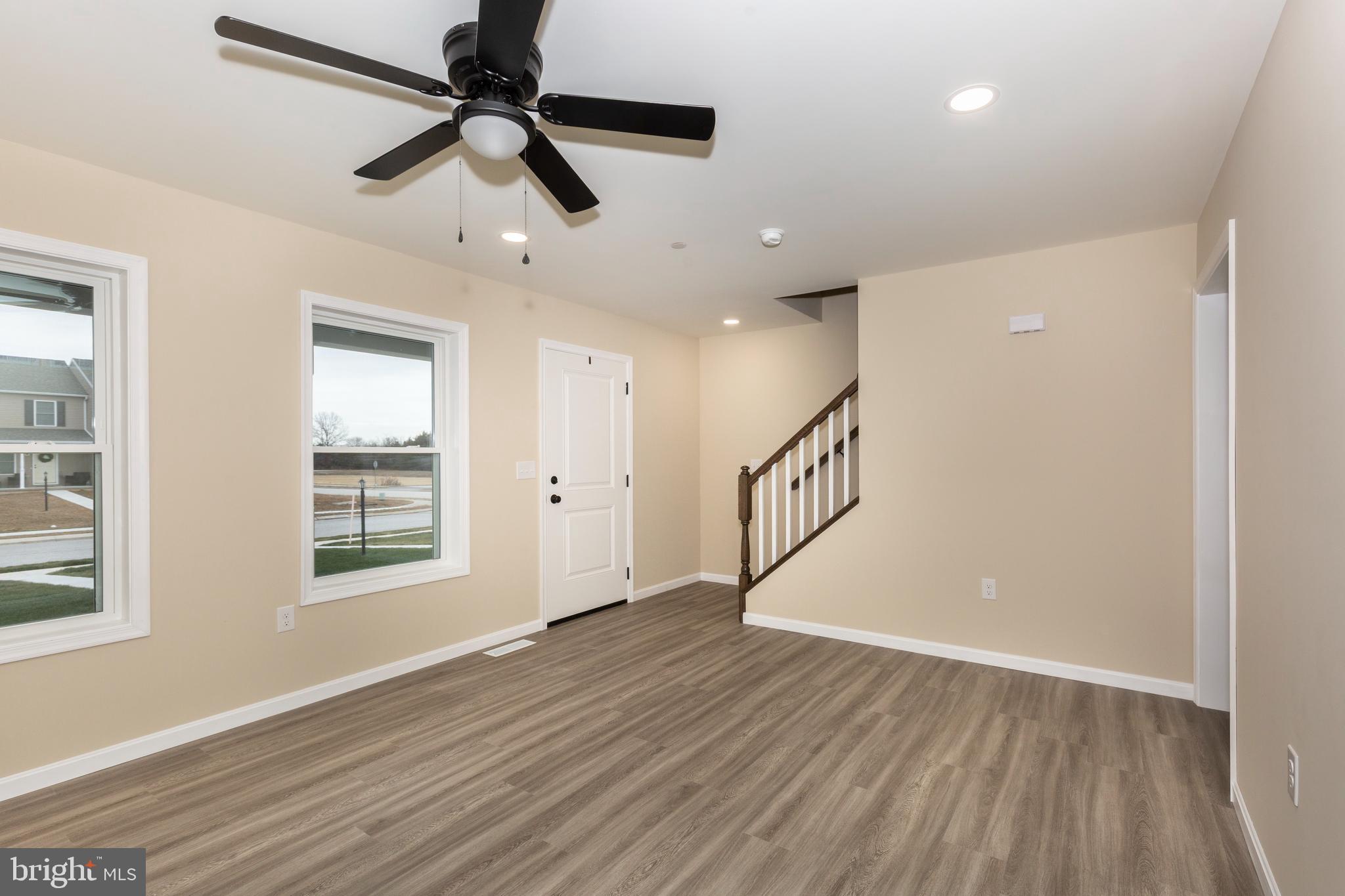 COLONIAL RIDGE - Residential