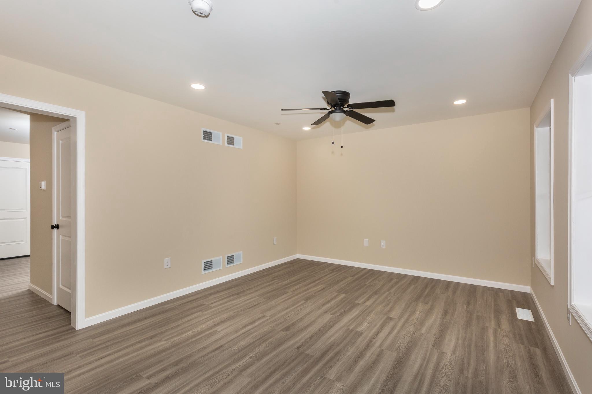 COLONIAL RIDGE - Residential