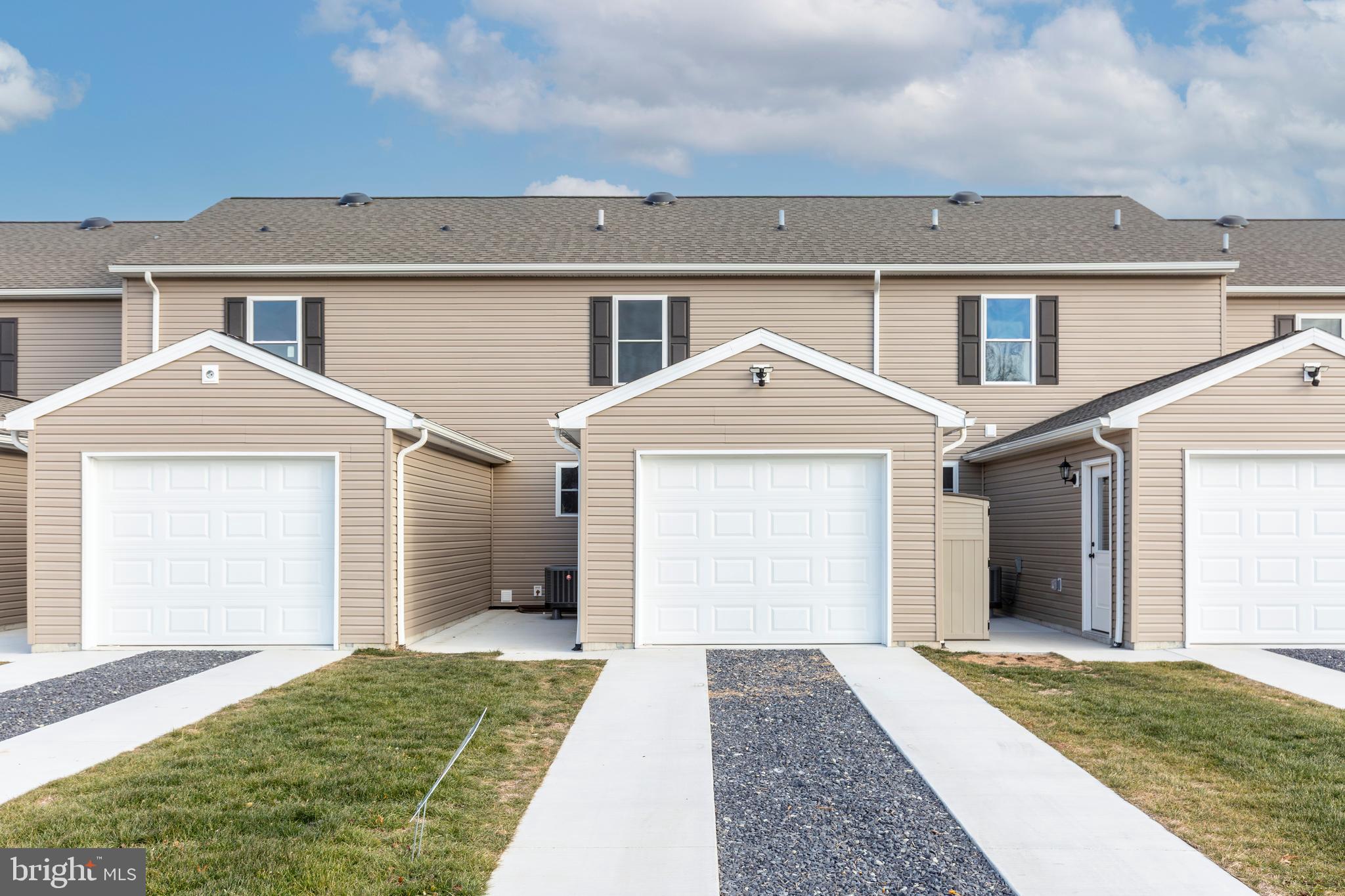 COLONIAL RIDGE - Residential