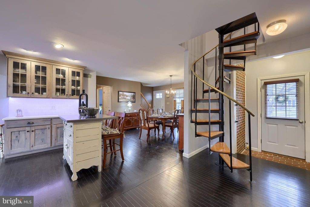 Photo of 208 QUEENS GATE RD, LITITZ, PA 17543 (MLS # PALA2030568)