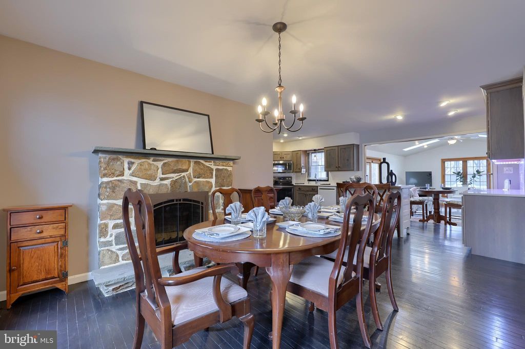 Photo of 208 QUEENS GATE RD, LITITZ, PA 17543 (MLS # PALA2030568)