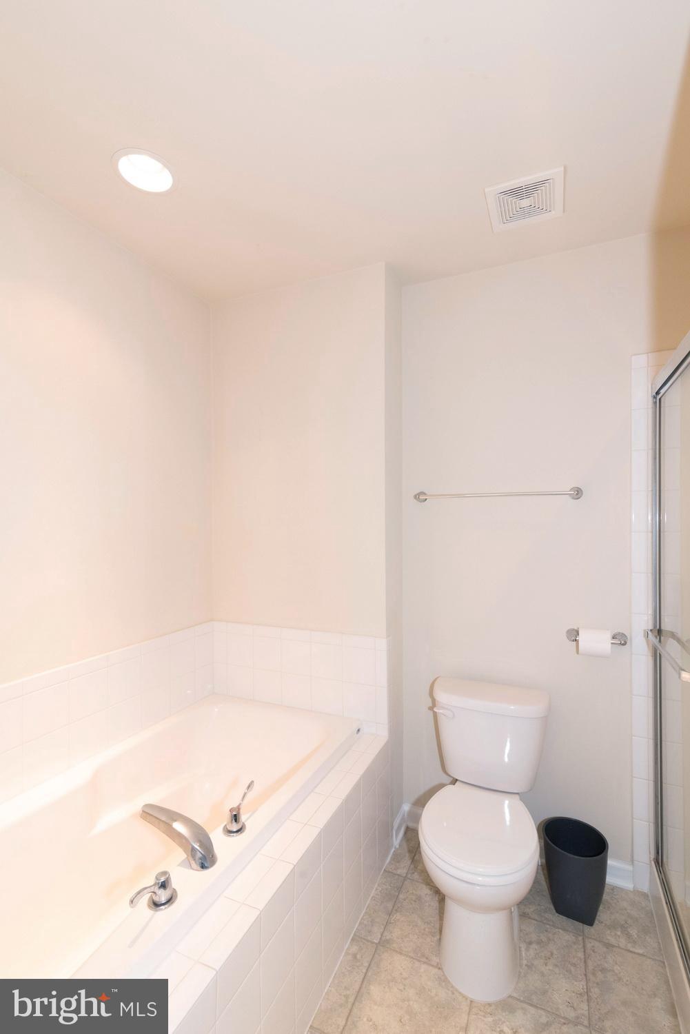 LAKELAND PLACE - Residential