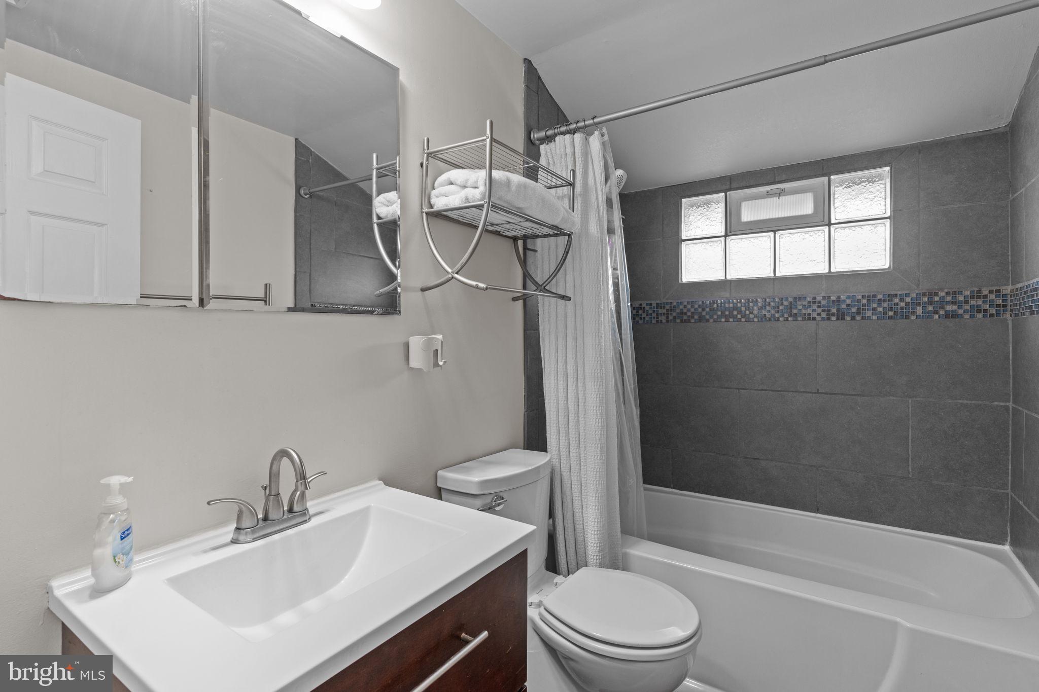 TWIN OAKS - Residential