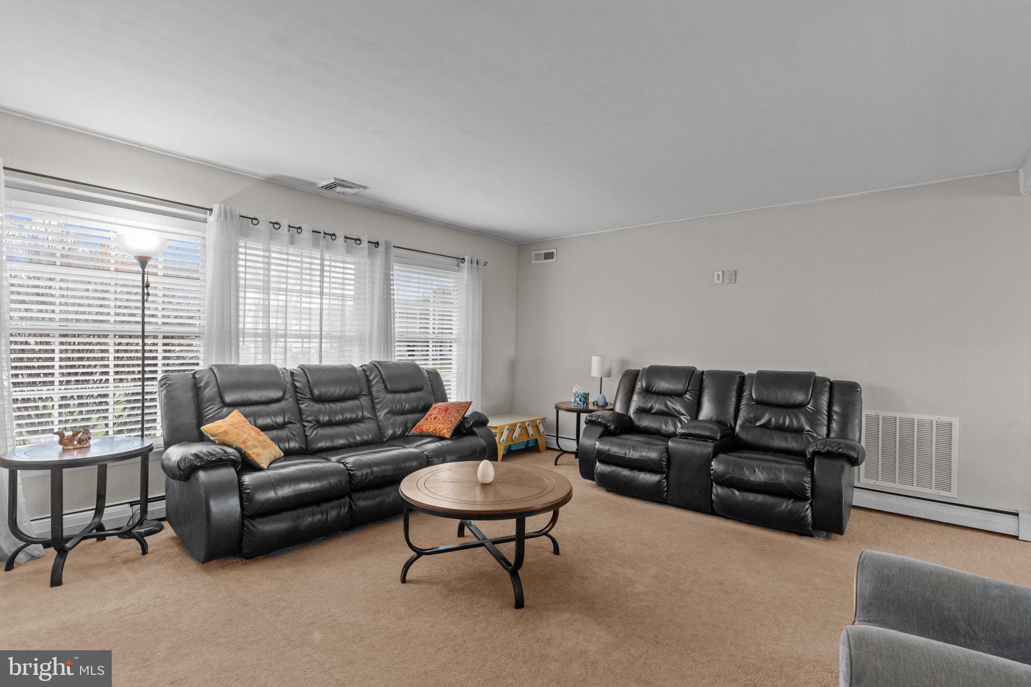 TWIN OAKS - Residential