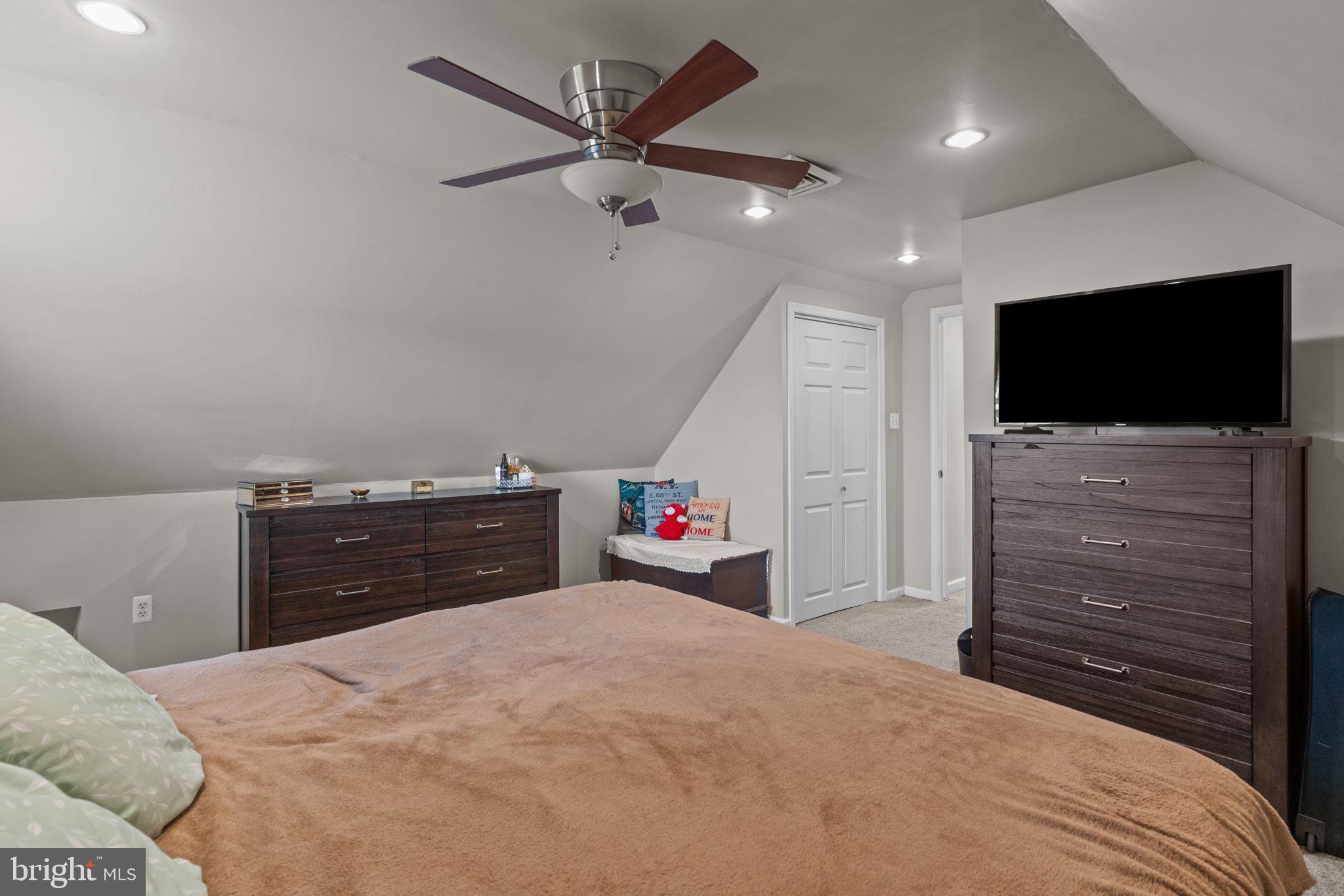 TWIN OAKS - Residential