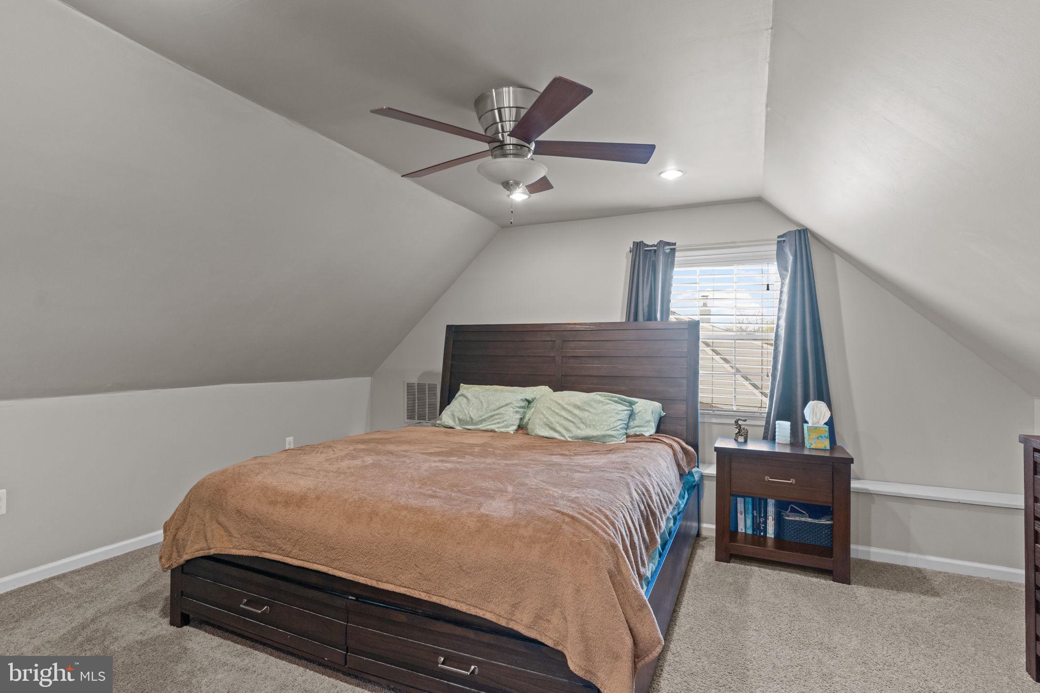 TWIN OAKS - Residential