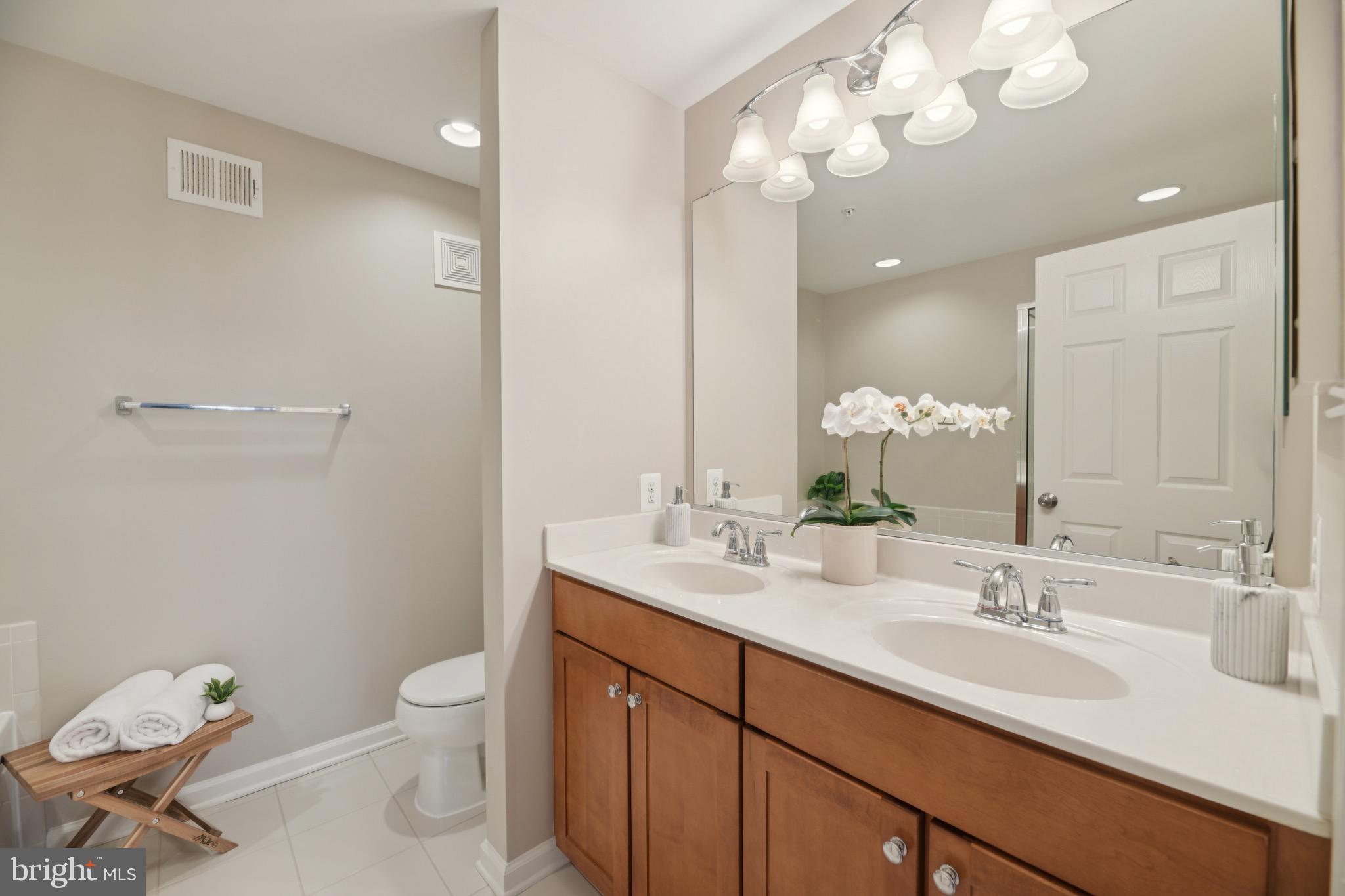 MARKET CENTER CONDOMINIUM - Residential