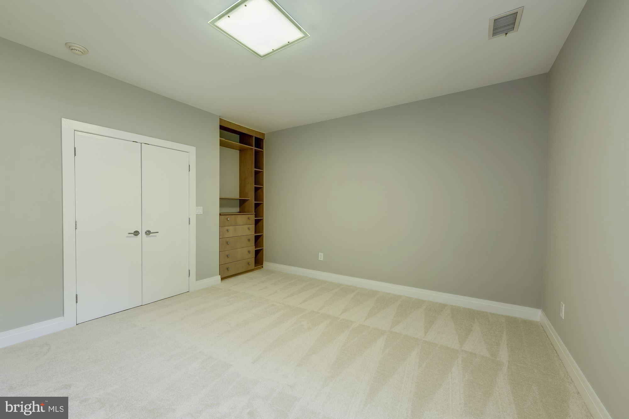 ROCKVILLE - Residential