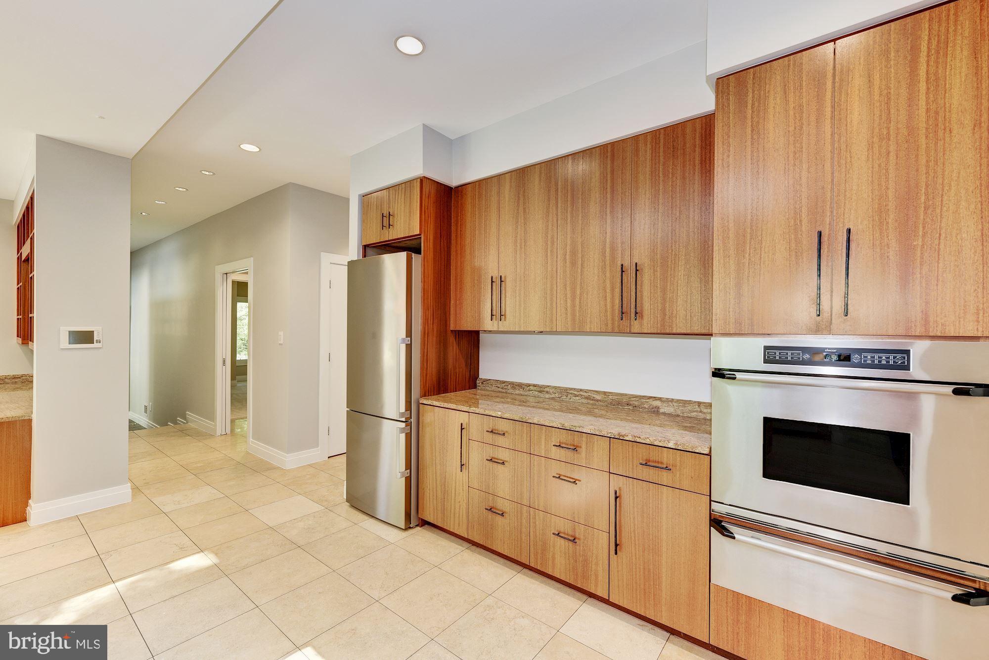 ROCKVILLE - Residential