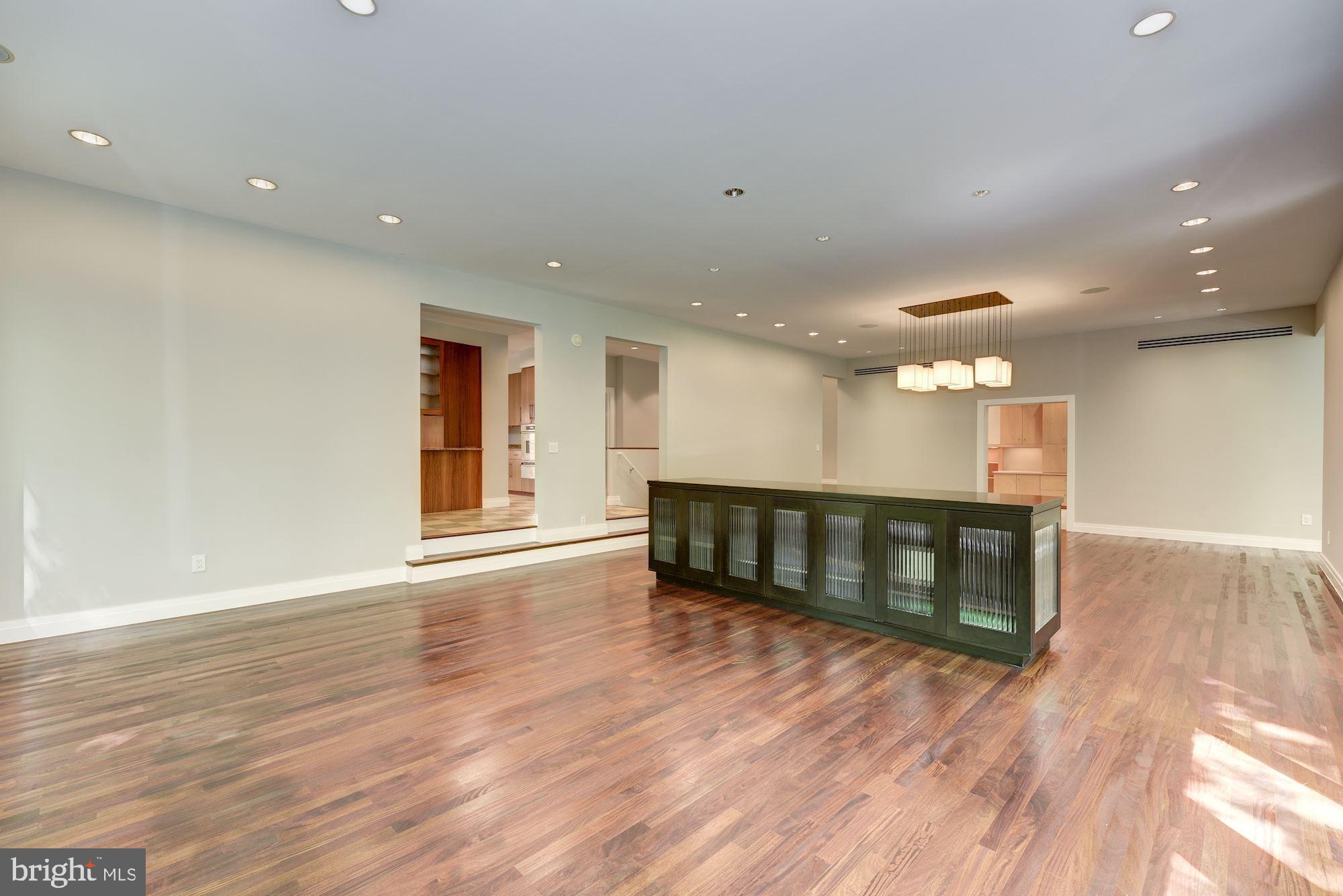 ROCKVILLE - Residential