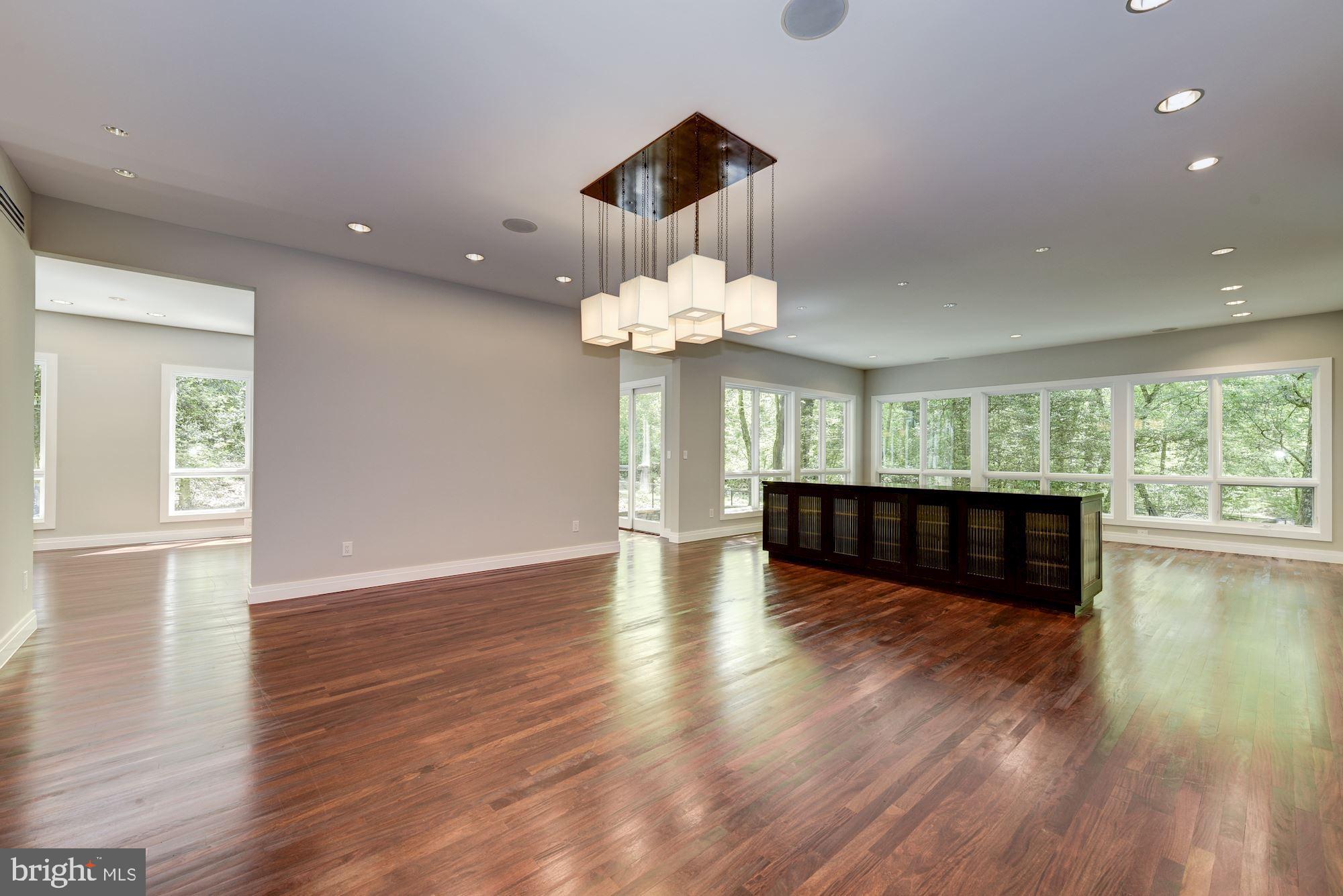 ROCKVILLE - Residential