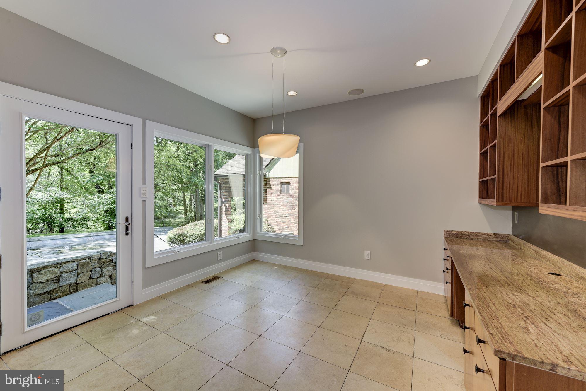 ROCKVILLE - Residential