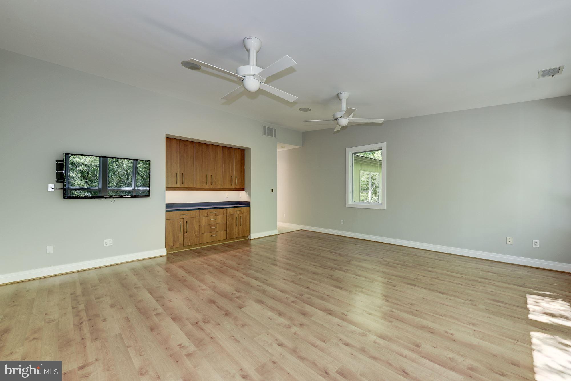 ROCKVILLE - Residential