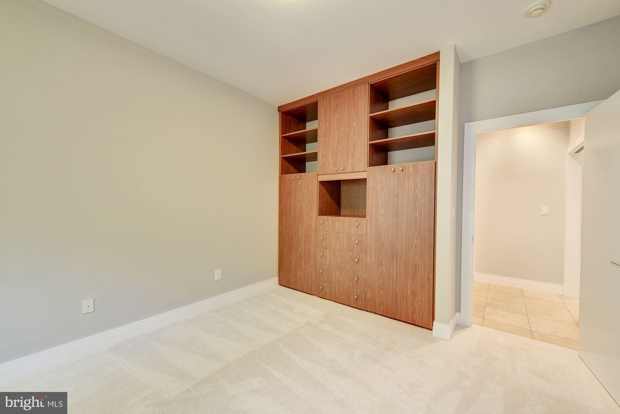 ROCKVILLE - Residential