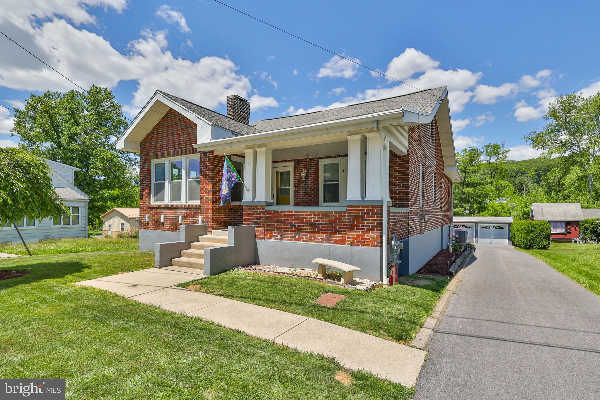 1635 E EMMAUS AVENUE