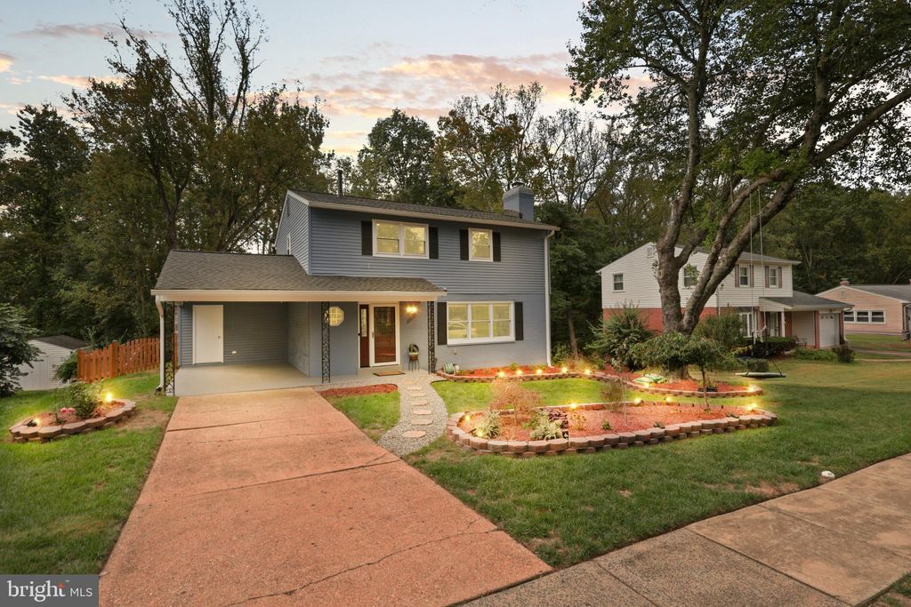 Photo of 13512 Tabscott Drive, CHANTILLY, VA 20151 (MLS # VAFX2273388)