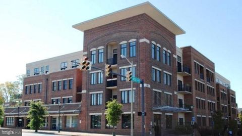 Photo of 181 E Reed Avenue #313, ALEXANDRIA, VA 22305 (MLS # VAAX2054434)