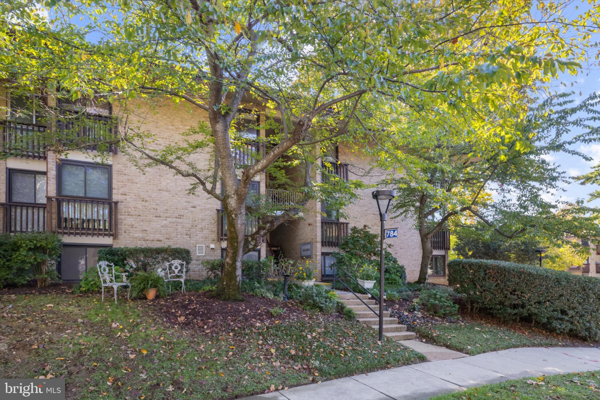 784 FAIRVIEW AVENUE E