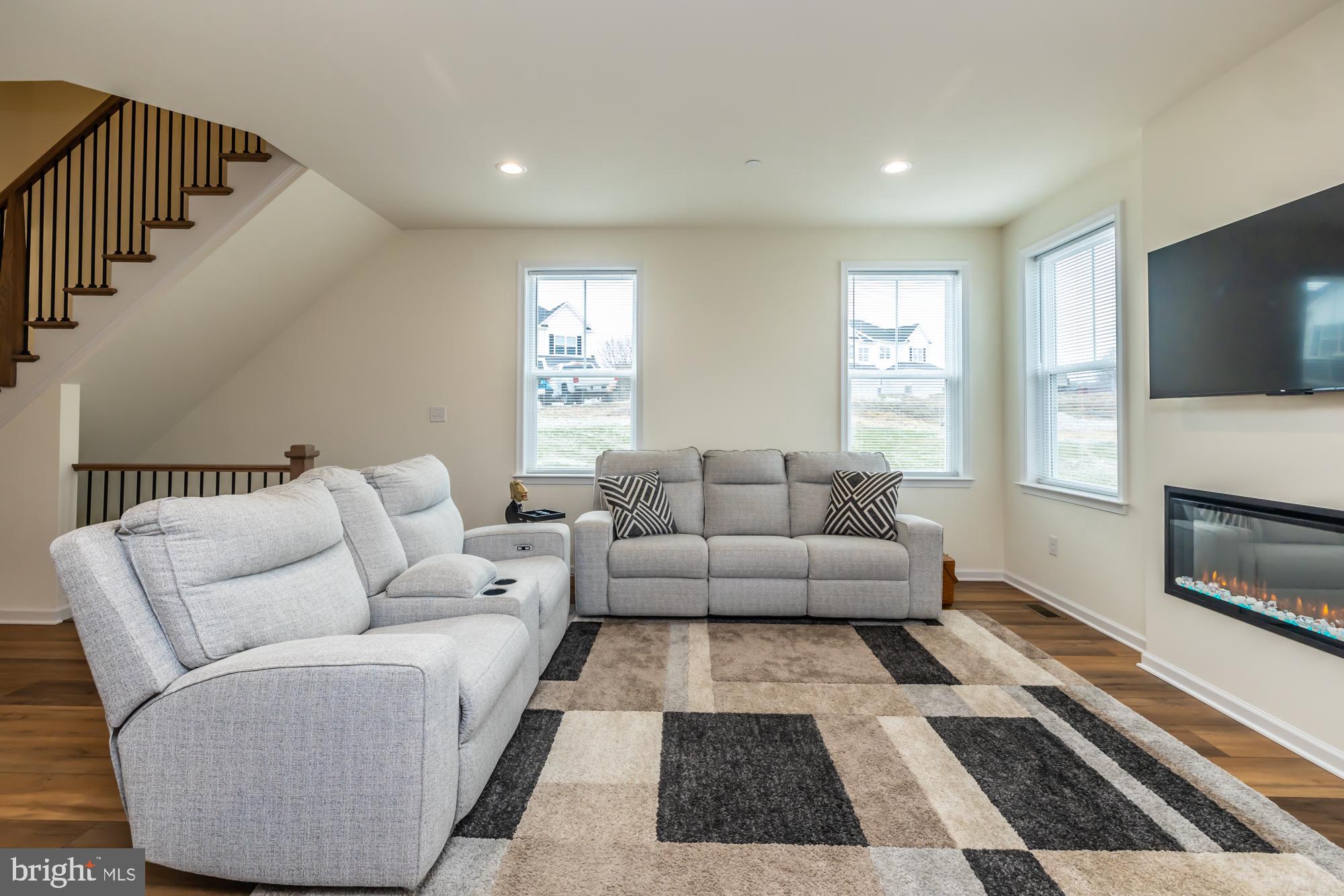 CROSS CREEK - Residential