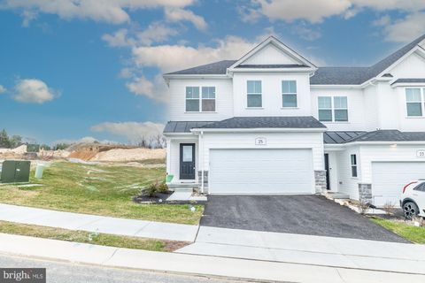 Townhouse For Sale - 25 Valley Oak Road<br/> GLENMOORE, PA 19343
