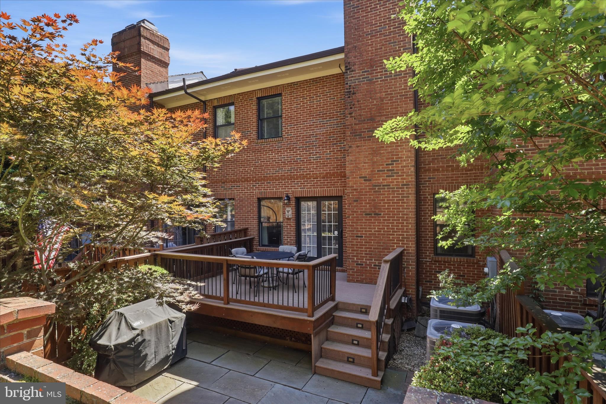 HAMPTONS OF MCLEAN - Residential
