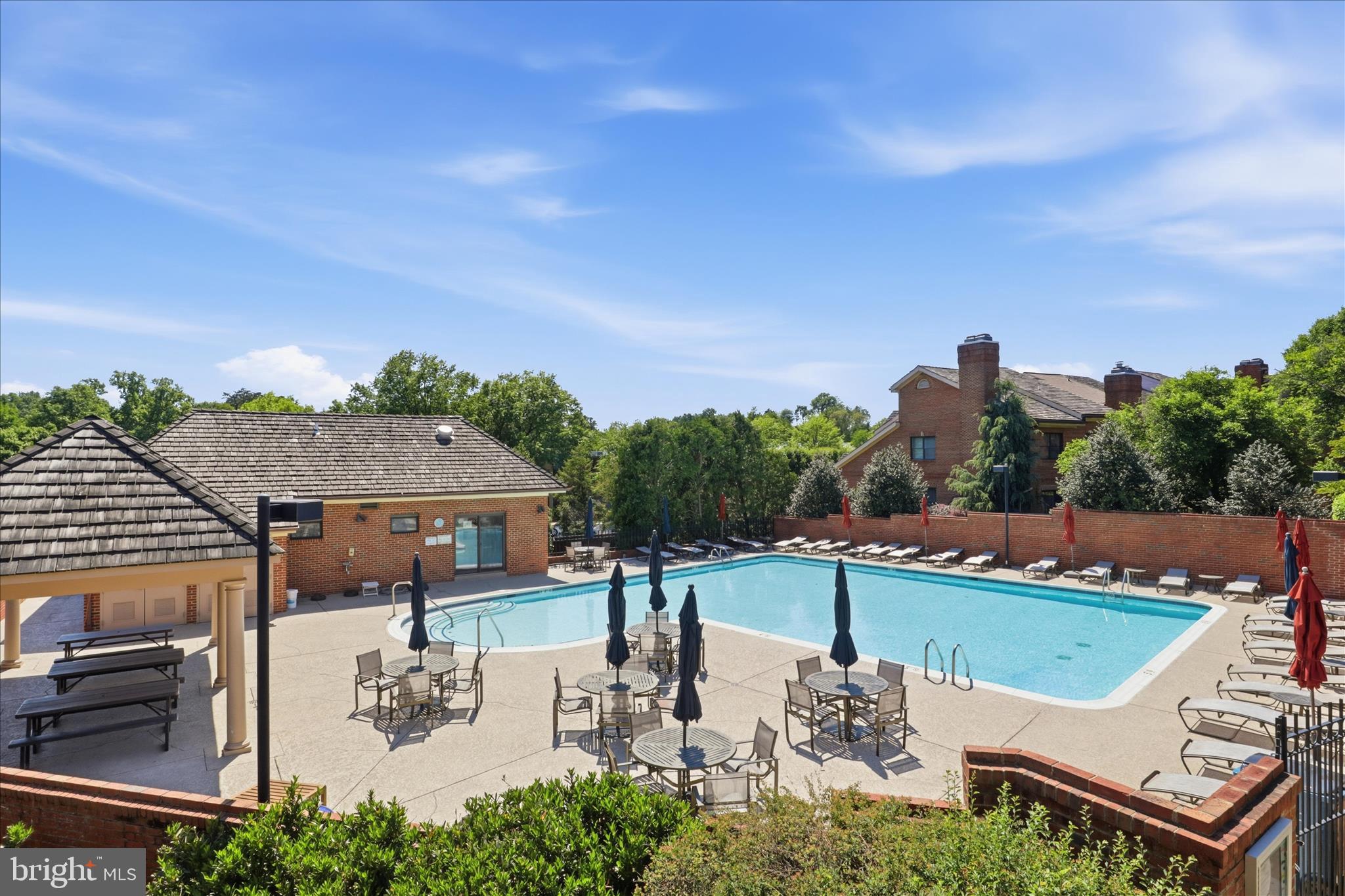 HAMPTONS OF MCLEAN - Residential