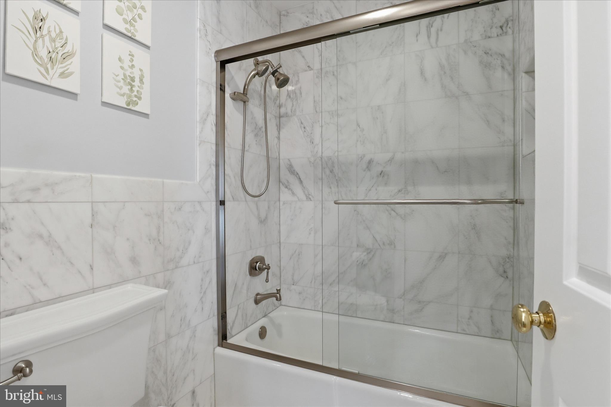 HAMPTONS OF MCLEAN - Residential