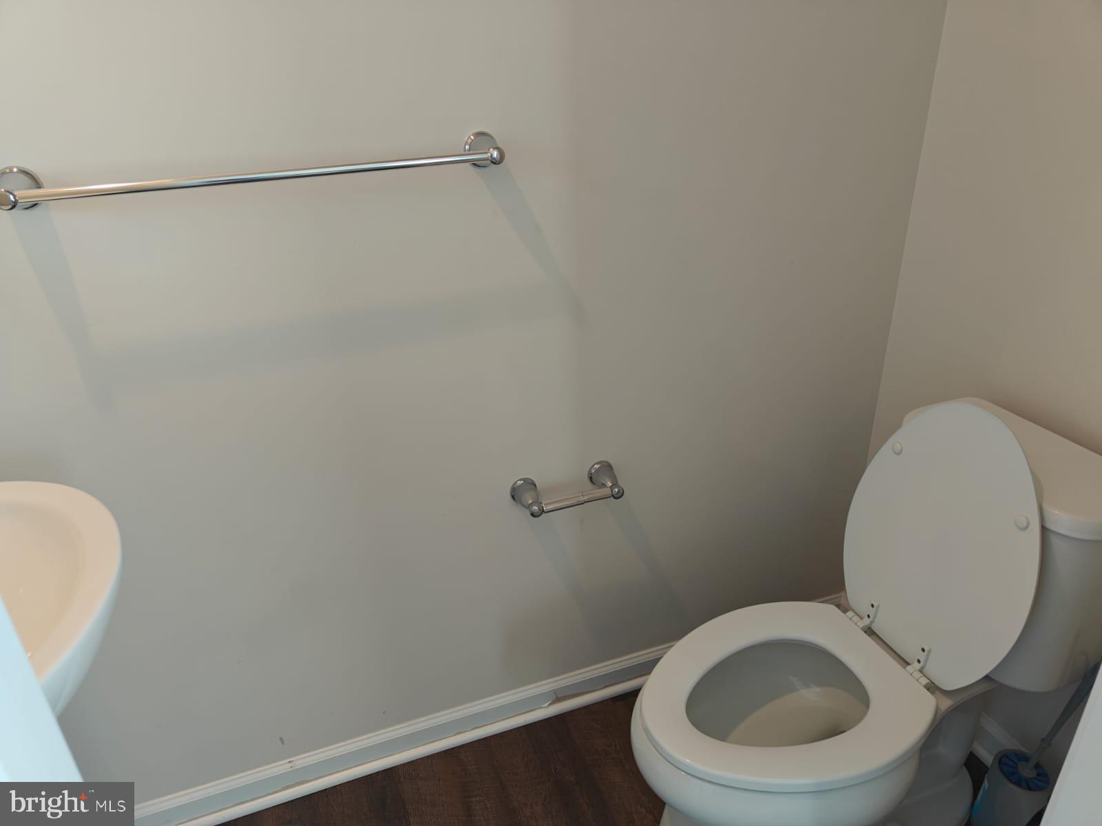 THE LAKES AT MARTINSBURG - Residential Lease