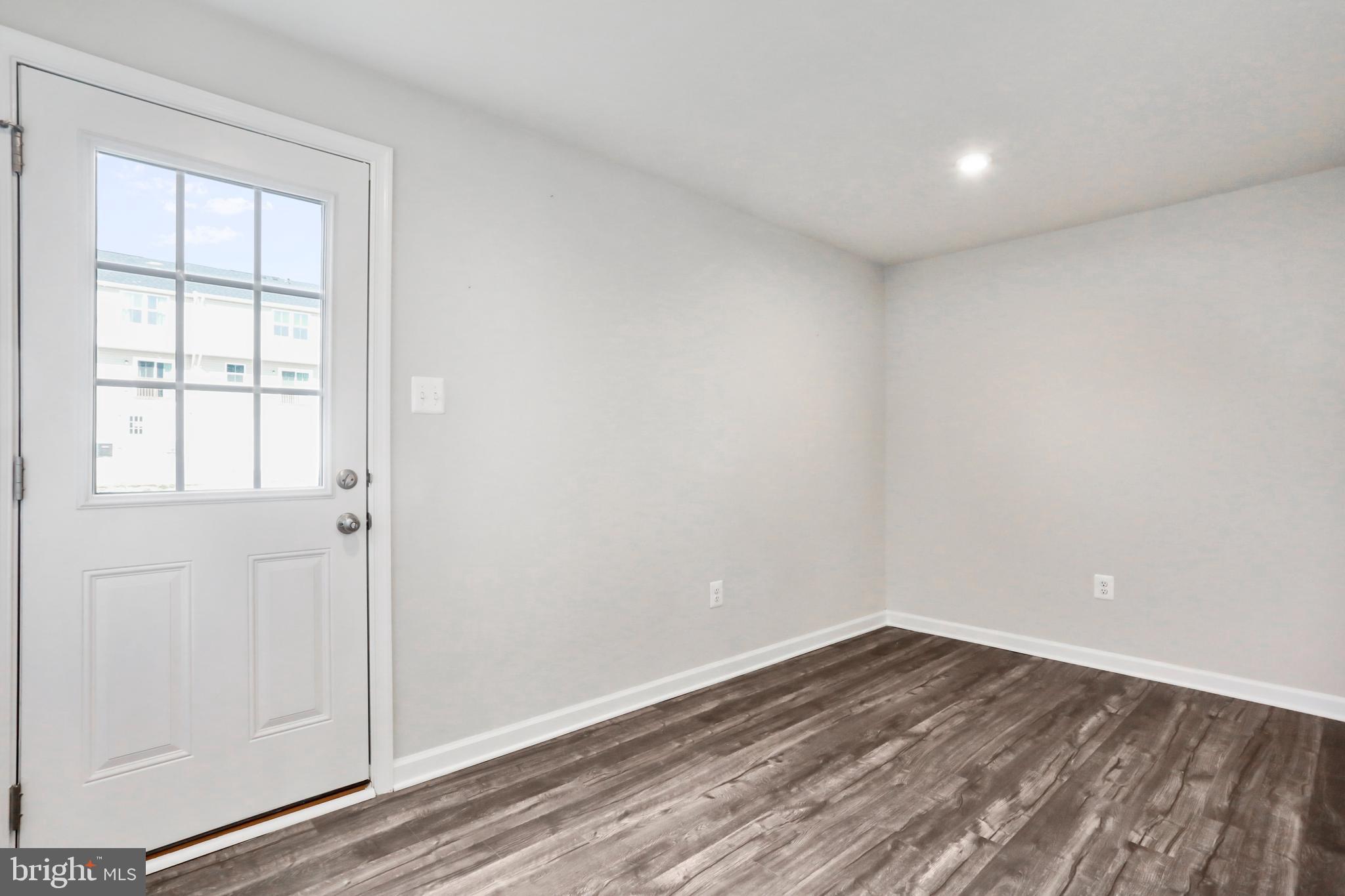 THE LAKES AT MARTINSBURG - Residential Lease