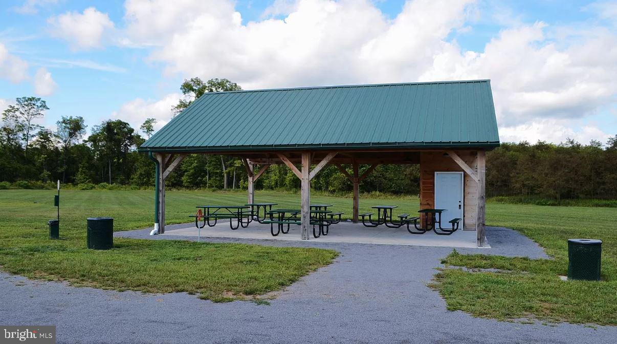 THE LAKES AT MARTINSBURG - Residential Lease