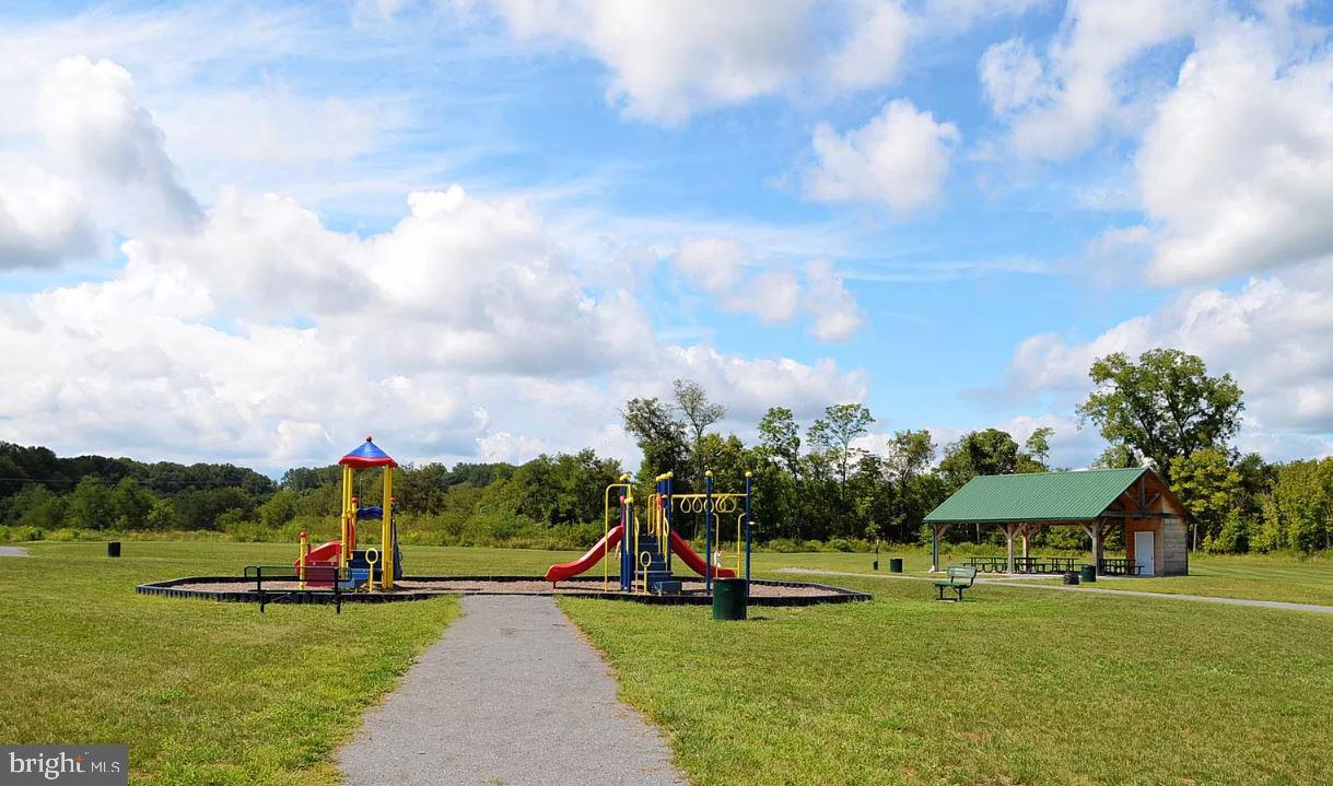 THE LAKES AT MARTINSBURG - Residential Lease